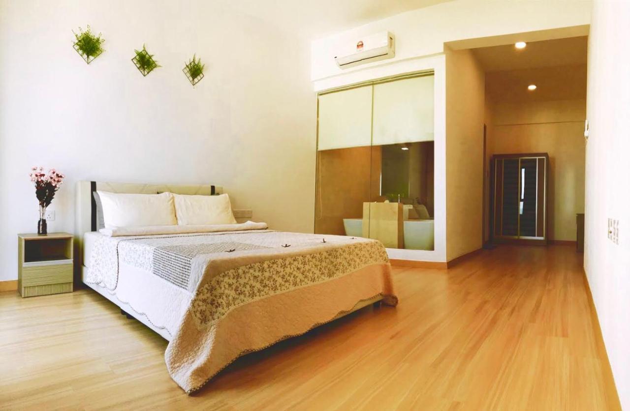 Luxury Seaview Family By Little * George Town